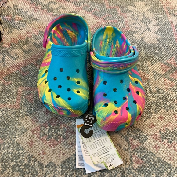 NEW Rainbow Tie Dye Crocs Size J4 - Picture 2 of 9